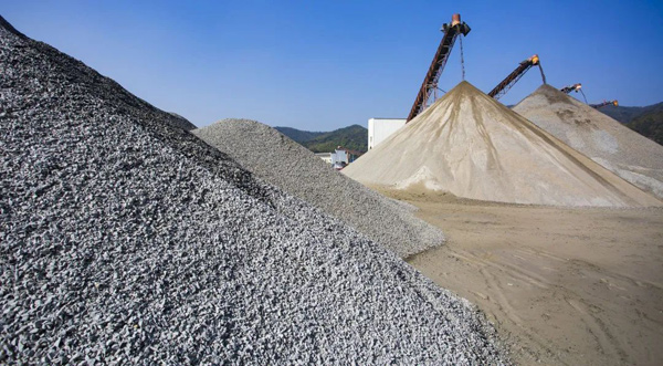 投資一家制砂廠能賺錢嗎？什么樣的制砂機(jī)生產(chǎn)效率高？