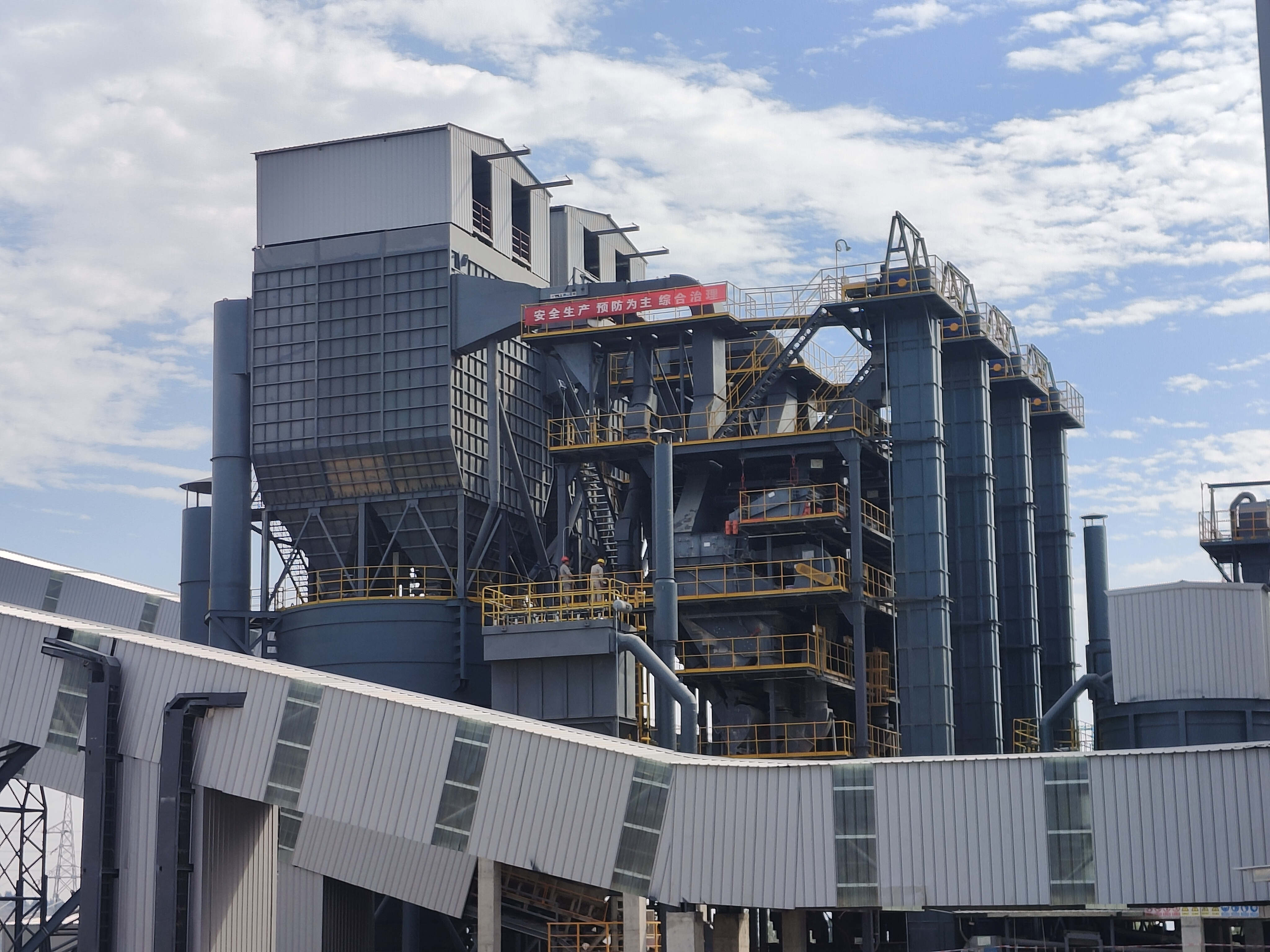 為什么砂石產(chǎn)線推薦選擇制砂樓？制砂樓有什么優(yōu)勢？